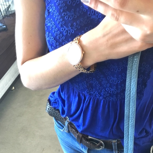 Sleeveless Blouse w/ Sequin & Texture Detailing - Picture 3 of 7